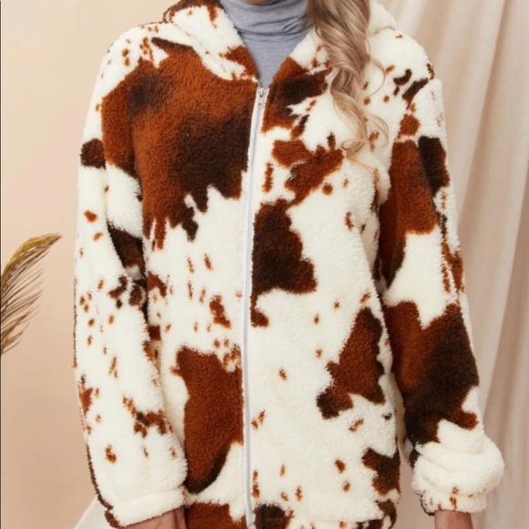 Jackets & Blazers - 🌻Lovely cow print warm jacket w/hood